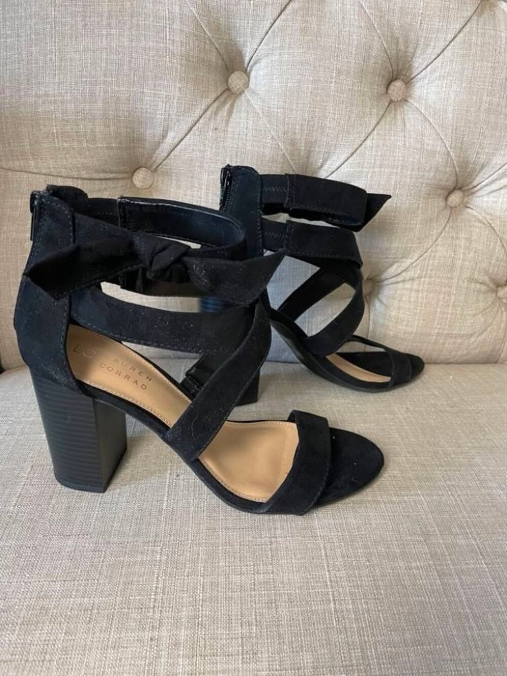 EUC LC Lauren Conrad Black Faux Suede Bow Detail Block Heel Sandals size 9
